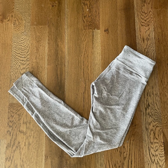 Size 4 grey Lululemon leggings - Picture 2 of 7